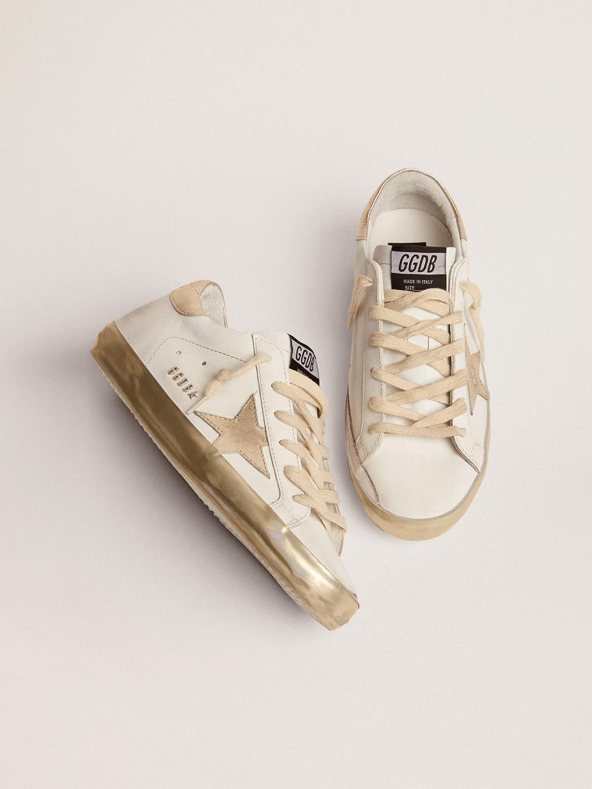 Super-Star cuir blanc, détails dorés et clous métalliques - Golden Goose
